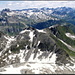 Auf dem Gipfel, Blick Richtung Fibbia, zu der ich anschliessend vom Lucendropass (rechts unten) wieder hochsteige.