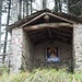 Lungo i percorsi in Apuane si incontrano spesse questa "tipologia" di cappelle.