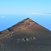 Der Vulkan San Martin, am Horizont rechts El Hierro