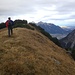 Am Rücken oder in der Südflanke laufen wir zum Eckpunkt Kohlberg Joch