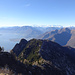 Weitblick vom Gipfel über den Lago Maggiore bis in die Hochalpen