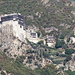 Unterwegs an der Áthos-Westküste - Blick zum Kloster Símonos Pétras (Μονή Σίμωνος Πέτρας), welches sich etwa 200 m hoch auf einer Felskuppe befindet und durch seine Bauweise an ein Kloster in Tibet erinnert.