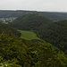 Blick vom Camererstein hinüber zur Burg Hohenurach und nach Bad Urach