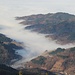 Wie Wasser liegt der Nebel im Tal