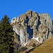 Der Lütispitz mit gezoomten Bild, von hier aus ein mächtiger felsiger Berg.