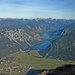 Über Heiterwanger See und Plansee schaut man ins Herz der Ammergauer Alpen.
