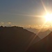 ...und schauen zu wie sich die Sonne langsam über den Stubaier Alpen senkt.
