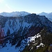 Blick auf unseren Rückweg via Chemi und auf das weitere Gipfelziel die Alpspitz. Der Helwangspitz liegt in der Wild Ruhezone und darf im Winter nicht betreten werden