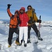 Chris, Lena und ich (l) im Foehnsturm und Gipfelrausch auf dem Wismilen.