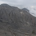 Toúmpa - Ausblick zum Skolió (Σκολιό), mit 2.911 m zweithöchster Gipfel in Griechenland. Dahinter dürfte der Christákis (Χριστάκης, 2.707 m)  zu sehen sein.