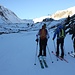 <b>Grande affluenza oggi in Val Bedretto; la maggior parte degli escursionisti parte con gli sci. Le mete più gettonate sono il Poncione Val Piana, l’Helgenhorn, la Capanna Corno-Gries, il Pizzo Gallina, il Pizzo Nero, il Forcella. Uno calza addirittura gli sci di fondo.</b>