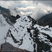 Auf dem Gipfel, Wolken- und Nebeltreiben.<br /><br /><b>Wenn eisige Winde durch die Ebnen fegen,<br />Die Wetterfahnen kreischend sich bewegen,<br />Dann breitet, wilder als im Lenzgebraus,<br />Die Seele ihren Rabenfittich aus.<br /><br />© by Charles Baudelaire</b>