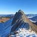 Rossalpelispitz: Der weitere Weg - von hier aus aper.<br />Die Schneetraverse ist vertikal unter dem Vorsprung