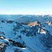 Blick auf die Berge um den Soiernkessel im Vordergrund. Links Alpspitze und direkt darüber die Zugspitze