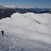 Jacky im Aufstieg zum höchsten Punkt auf dem Garvera-Grat; der Schnee ist trittsicher, wir benötigen keine Schneeschuhe