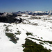 Das schneebedeckte Gipfelplateau des Freschen. <br />Blick nach SüdOstOst -links die Berge des Bregenzer Waldes - rechts des Lechquellengebirges.