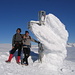 stefano e francesco con scultura di ghiaccio