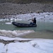 Boris im Schlauchbott auf dem Gletschersee - ich bin auf einer Eisscholle ausgesetzt worden. ;-)