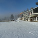 das Hotel Rigi Kaltbad mit Schnee