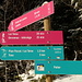 Cartelli alla partenza dal Centro di sci nordico di Ovronnaz. <br />Percorsi pedestri e per racchette ben segnalati. 