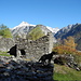Nero im unteren Val di Lodrino. Über den Ruinen Masnàn, Torent Basso und Alto (Foto vom 26.10.2010)