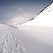 <b>Riprendo il cammino verso valle poco prima di mezzogiorno; come previsto da Meteo-Swiss, il cielo si rannuvola, liberando anche qualche fiocco di neve. </b>