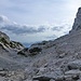 Rückblick, rechts die Nordwände der Spitzmauer