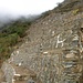 Lama-Terrassen von unten, herausstehende Steine als Treppen
