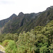 Blick von Bahn-Brücke. Re an Machu Picchu (Berg) der geschlossene Pfad nach Choquequirao.