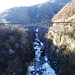 die Eisenbahnbrücke über den Isorno