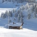<b>Passo a 40 m a monte della Ski Hütte, ancora chiusa, in un paesaggio sempre grandioso e deserto. </b>