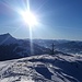 Blick vom eigentlichen Gipfel zum Kreuz dahinter markant das Kitzbüheler Horn
