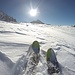 <b>Tolgo il passamontagna e continuo a sciare verso il sole in uno stupendo paesaggio con neve vergine e scintillanti puntini di luce.</b>