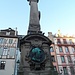 Am Stoewerplaetzel steht ein Brunnen, Denkmal für die Familie Stöber (nur die Männer, ist ja mal wieder klar), darunter der Schriftsteller August Stöber, dem Büchner das Manuskript Oberlins verdankte.