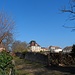 Es ging ein paar Schritte die D35 entlang und dann bei der ersten Möglichkeit, an einer Kapelle links hinunter. Rückblick nach St. Leonhard.