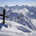 am Gipfel ein kleines Kreuz mit Madonna, dahinter die schöne Marchspitze(2609m), dann der gr. Krottenkopf, Öfner und die Krottenspitze, ganz rechts die markante Trettachspitze