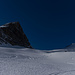 Im Aufstieg zum Pass zwischen Schwarzhorn und Wildgärst (namens Wart). Unterhalb des Schwarzhorns besteht noch ein ganz kleines Gletscherchen (Blau Gletscherli)