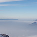 Zoom auf den Mont du Chat (Jura), die Erhebung am rechten Ende ist der Dent du Chat (1390 m).