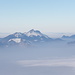 In der Mitte erhebt sich der Mont Colombier (2043 m) im Massif des Bauges.