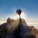 Gipfelerlebnis in mitten von Schwefeldämpfen und aufgehender Sonne auf dem Teide.