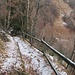 Teilweise gesichert überwindet der Weg über Wiesen und letzten Laubwald weitere 150 Höhenmeter vom Ganderhof zur Greiterhof