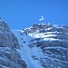 in dieser Rinne erfolgt der zum Teil versicherte Anstieg auf den Hohen Dachstein, trotzdem sind Steigeisen, Pickel und Helm erforderlich