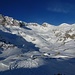Rückblick auf die Senke, von links oben bis in die Mitte nach unten und hier wieder hoch