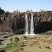 Die 40 m hohen Blue Nile Falls (Tis Issat Wasserfälle) bei Trockenzeit. In der [http://de.wikipedia.org/wiki/Tisissat-Wasserf%C3%A4lle Regenzeit] sind sie die zweitgrößten Wasserfälle Afrikas. Leider wird an dieser Stelle außerdem 90% des Nilwassers für ein Wasserkraftwerk an den Fällen vorbeigeleitet ...