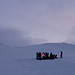 Eine der vielen Gruppen, die heute im "Naherholungsgebiet" von Longyearbyen unterwegs waren vor dem Trollsteinen