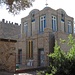 Kirchengebäude, in dem sich nach Überzeugung der äthiopisch-orthodoxen Kirche die israelitische Bundeslade befindet. Ein Mönch als Wächter ist die einzige Person, die Zutritt hat und darf selbst den Ort lebenslang nicht verlassen.