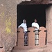 Äthiopierinnen an der Kirchenbrüstung