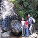 Trip zum Wasserfall. Die kleine Äthiopierin ist die Freundin unseres Guides. Süß die beiden.