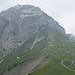 Rückblick zum Matthorn (2041,3m) oberhalb der Chilchsteine (Sattel; 1865m) beim Zustieg zum Südgrat des Pilatus-Esels.