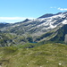 vista sul pianoro dell'Alp de Trescolmen durante la salita verso la Cresta de la Bedoleta o Passo W dell'Alta Burasca